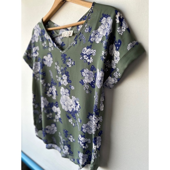 COPY - Sage, white, and blue floral blouse - Picture 3 of 7
